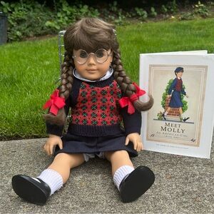 OG American Girl doll- Molly w/ book